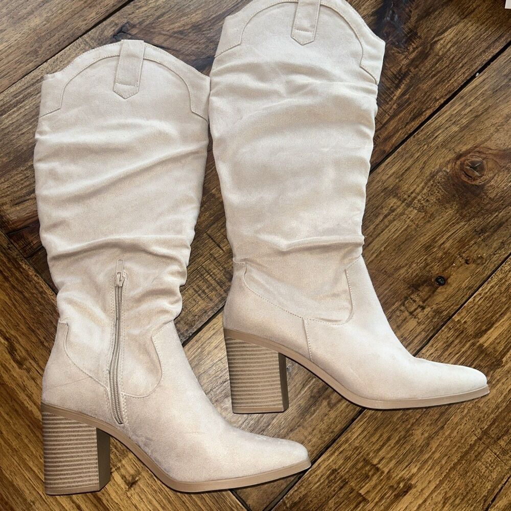 Women's Tall Beige Boots Shoe Size 11 box 1